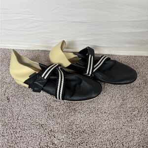 Vintage Lacoste Black and Cream Leather Cross-Strap shoes